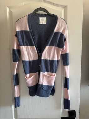 Abercrombie & Fitch Baby Pink and Navy Wide-Stripe V-Neck Cardigan